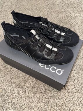 Ecco Vibration ll Black Leather and Textile Casual Slip-Ons Sneakers